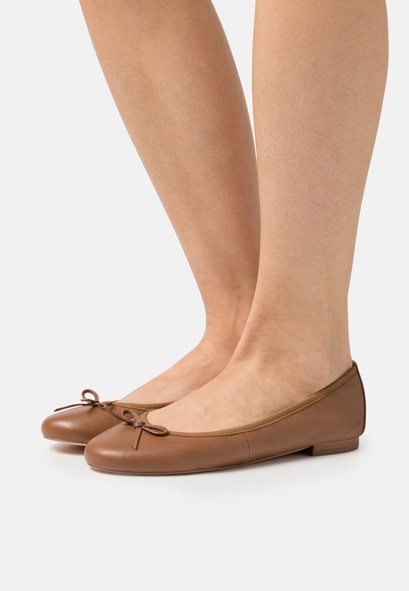 Pier One LEATHER - Klassischer Ballerina - Cognac
